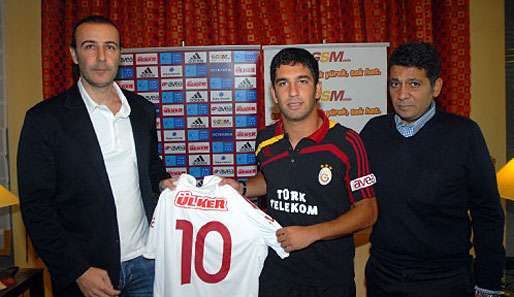 2009 wurde er Kapitän und bekam die legendäre Nummer 10 bei Galatasaray