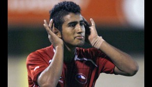Mit gerade einmal 20 Jahren gibt Vidal sein Debüt in der chilenischen Nationalmannschaft