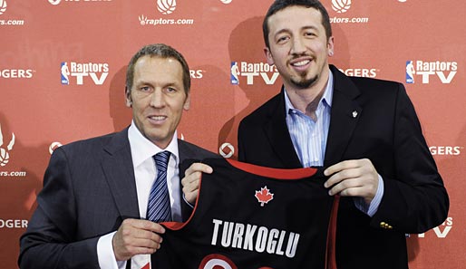 Hedo Turkoglu bei der Vorstellung bei seinem neuen Team, den Raptors. Der Small Forward ist einer von zwei NBA-Stars, die die Türkei zum Erfolg führen sollen