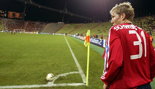 Sein Debüt im Kader der Profis feiert er in der Champions League: Am 13. November 2002 kam er in der 76. Minute für Mehmet Scholl in die Partie