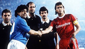 BAYERN MÜNCHEN - SSC NEAPEL (1 Sieg, 1 Unentschieden, 2 Niederlagen): Im UEFA-Cup traf man 1988/89 auf Diego Maradona und den SSC Neapel. Nach einem 0:2 im Halbfinal-Hinspiel konnte man die Sache im Rückspiel nicht mehr geradebiegen