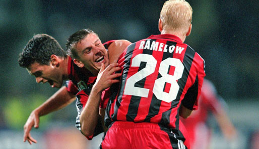1999 geht's dann weiter zu Bayer Leverkusen, wo er gleichzeitig mit einem gewissen Michael Ballack (l.) anheuert