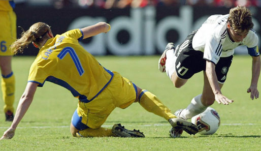 2003 warteten im Finale wieder einmal die Schwedinnen: Nia Künzer köpfte Deutschland in einer dramatischen Partie in der Verlängerung zum ersten Weltmeistertitel