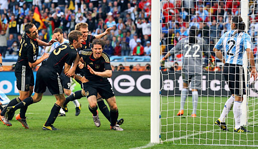 Vorher war die WM aber eine einzige DFB-Party. Vor allem das 4:0 im Viertelfinale gegen Argentinien war wohl eines der besten Länderspiele überhaupt