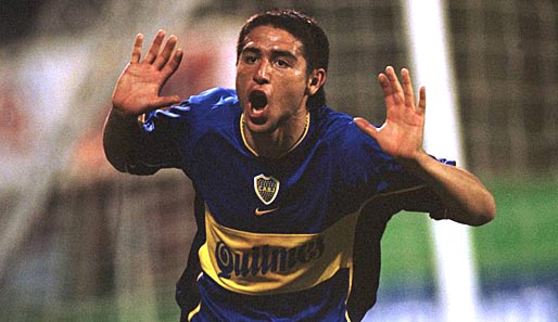 Riquelme spielte von 1996 bis 2002 für Boca. Er wechselte für neun Millionen zu Barcelona. Nach einem vierjährigen Intermezzo bei Villarreal kehrte er 2007 zu den Juniors zurück