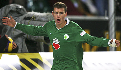 … macht der Wolfsburger Goalgetter Edin Dzeko, der bereits als der neue Zlatan Ibrahimovic gefeiert wird, den bosnischen Sturm komplett. Sein Teamkollege …