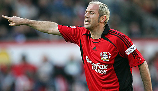 … Ex-Leverkusener Sergej Barbarez zog er sich aufgrund der Querelen mit dem Fußballverband aus der Nationalmannschaft zurück. Ebenfalls verabschiedet …