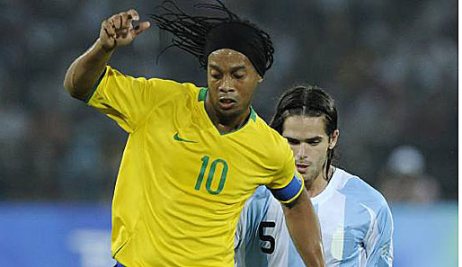 2008 holt Argentinien um Gago in Peking Olympisches Gold. Im Halbfinale schalten sie Brasilien mit 3:0 aus. Ronaldinho und Brasilien bleibt nur Platz drei