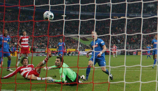 Und jetzt: Spiele, die in Erinnerung bleiben. So wie die Partie zwischen Bayern und Hoffenheim. Mit dem Last-Minute-Siegtreffer von Luca Toni
