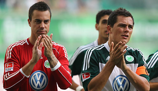 Nach dem Wechsel von Ex-Kapitän Edin Dzeko zu Manchester City ist Marcel Schäfer (r.) neuer Spielführer beim VfL Wolfsburg