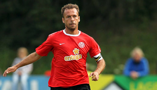 Beim FSV Mainz 05 übernimmt Nikolce Noveski nach dem Abgang von Tim Hoogland das Amt des Kapitäns. Vertreten können ihn Müller, Bungert, Ivanschitz oder Svensson
