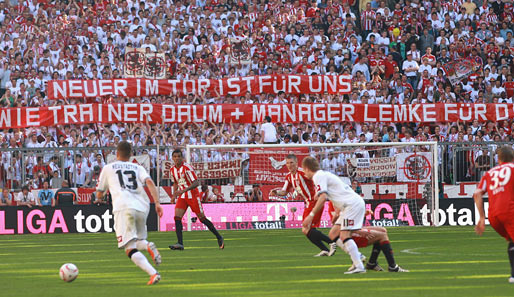 Skandalös war auch, was sich Teile der Bayern-Fans mit ihren "Protestaktionen" gegen Manuel Neuer und Uli Hoeneß herausnahmen