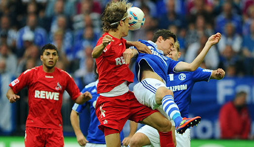 Schalke - Köln 5:1: Gestatten, Spielertraube! Beim Duell zwischen Königsblau und Rot ging es nicht nur in dieser Szene hoch her