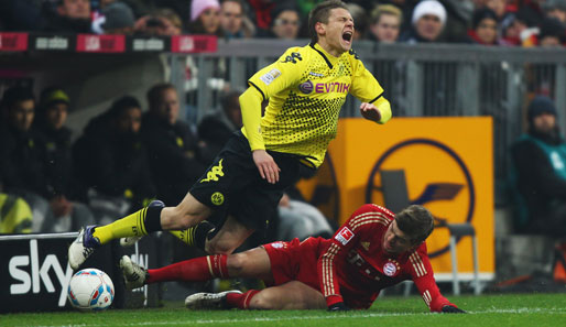 Und es ging richtig zur Sache: Toni Kroos senst im Mittelfeld Dortmunds Pisczek um