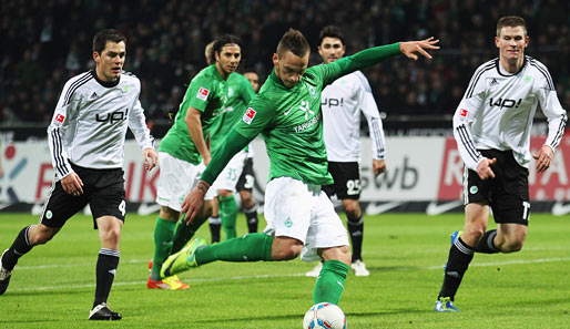 Bremen - Wolfsburg 4:1: Marko Arnautovic (M.) markiert in der 71. Minute das zwischenzeitliche 4:0. Bremen bleibt in der Tabelle oben dran