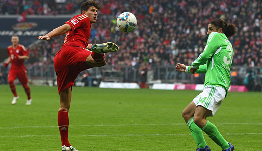 Bayern München - VfL Wolfsburg 2:0: Mario Gomez (l.) verpasste völlig freistehend die Führung für den Rekordmeister