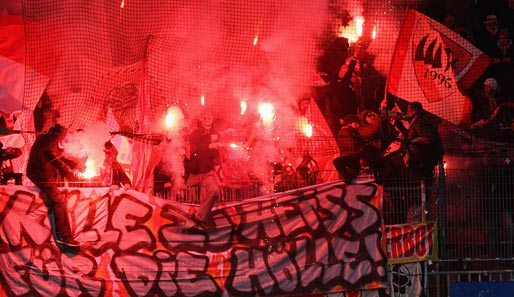 Die Fans des 1. FC Köln feierten den Sieg auf ihre Art und Weise