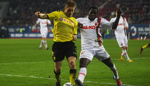 FC Augsburg - Borussia Dortmund 0:0: Jim Knopf und Co. lieferten dem amtierenden Meister einen heißen Kampf. Hier beweist sich Kuba (l.) gegen Sankoh