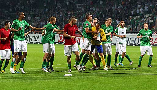 Werder feiert: Wiese gibt den Ton vor - die Mannschaft tanzt den "Andree Wiedener"