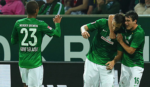 Kurz vor der Pause erzielte der Österreicher höchstselbst auch das vorentscheidende 2:0 für Werder. Hier beim Jubeln mit seinen Kollegen