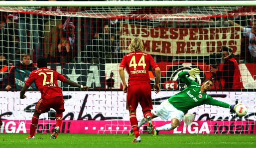 Am Ende setzte David Alaba (l.) mit seinem verwandelten Foulelfmeter den Schlusspunkt. 2:0 für den FC Bayern