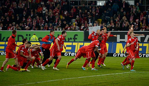 Die Fortuna-Fans feierten ihre Mannschaft nach dem dritten Heimsieg in Folge. Düsseldorf geht mit 21 Punkten in die Winterpause und hat damit für seine Verhältnisse eine herausragende Hinrunde gespielt