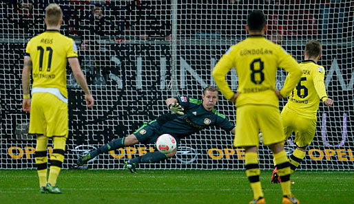 In neun Minuten schlugen die Dortmunder gleich doppelt zu: Erst lupfte Marco Reus in die Maschen, dann verwandelte Jakub Blaszczykowski einen Elfmeter