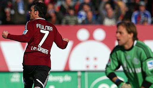 Trotz drückender Schalker Überlegenheit erzielte Markus Feulner (l.) aus dem Nichts die Führung für den Club