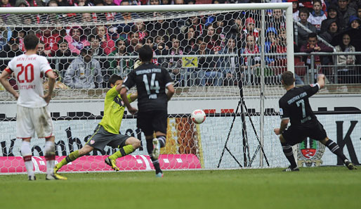 Bernd Nehrig verschoss sogar einen Elfmeter, aber kurz vor Schluss legte Fürth dann doch das 2:0 nach