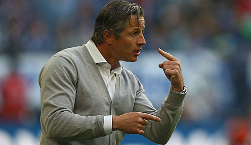 Schalke-Trainer Jens Keller bekam tags zuvor noch sein neues Arbeitspapier von Horst Heldt, heute dann die Pleite gegen das Team von Bruno Labbadia