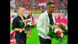 BAYERN MÜNCHEN - VFL WOLFSBURG: 2:1: Vor dem Spiel gabs Blumen für die Weltmeister - zu Recht!