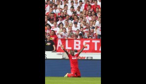 Und dann die Hände zum Himmel: Anthony Ujah lässt sich feiern - die VfB-Fans finden weniger Gefallen daran