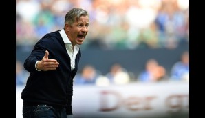 Die Eintracht erhöht auf 2:0. Schalkes Trainer Jens Keller gefällt der Auftritt seiner Mannschaft offensichtlich überhaupt nicht