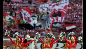 Die Cheerleader des 1. FC Köln heizten den Fans ordentlich ein
