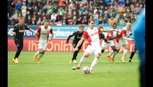 FC AUGSBURG - SC FREIBURG 2:0: Kapitän Paul Verhaegh brachte den FCA schon früh per Elfmeter in Führung