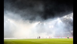 FSV MAINZ 05 - FC BAYERN MÜNCHEN 1:2: Nebelig war's in Mainz, die Bayern-Fans waren in vorweihnachtlicher Zündelstimmung vor Anpfiff