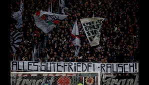 Die Fans der Eintracht dachten natürlich auch an den 75. Geburtstag von Ex-Coach Friedel Rausch