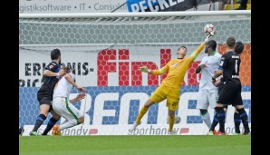 Dank Vrancic' sehenswerten Treffer ging Paderborn dann auch früh in Führung - Casteels streckt sich vergeblich