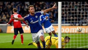Flying Höwedes besorgt die Schalker Führung...
