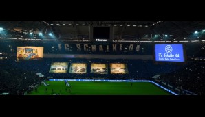FC SCHALKE 04 - HANNOVER 96 3:1: Die Schalke-Fans eröffneten den Abend mit einer tollen Choreographie