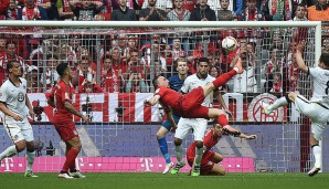 Die Szene des Spiels: Franck Ribery packt tief in die Trickkiste und erzielt per Seitfallzieher das Tor des Tages