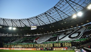 HANNOVER - GLADBACH 2:0: In der ausverkauften HDI-Arena feiern die Fans von Hannover 96 das 120-Jährige Vereinsjubiläum