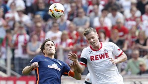 Werder Kapitän Clemens Fritz und Yannik Gerhardt im Kampf um den Ball