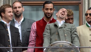 ...aber wohl nicht ganz so viel Spaß wie Franck Ribery mit der Schale