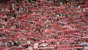 1. FC Köln - RB Leipzig 1:1: Kölner Fans sorgten vor dem Spiel mit einem Sitzprotest für eine Verzögerung von 15 Minuten