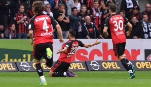 Vincenzo Grifo erzielte schon der vierten Minute das 1:0 für die Freiburger. Das freut die Frankfurter Fans im Hintergrund jetzt nicht soo...
