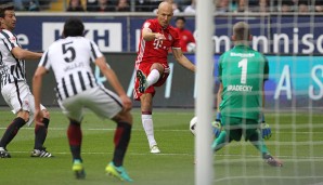 EINTRACHT FRANKFURT - FC BAYERN MÜNCHEN 2:2: Kaum ist er wieder da, trifft er! Arjen Robben mit der 1:0-Führung für die Bayern