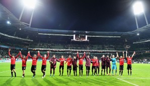 Die Spieler der Eintracht konnten sich nach dem Spiel von den mitgereisten Fans feiern lassen - Frankfurt etabliert sich in der Spitzengruppe