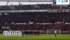 BAYER 04 LEVERKUSEN - FC INGOLSTADT 1:1: Wie in allen anderen Bundesliga-Stadien, wurde auch in Leverkusen der Opfer des Flugzeugabsturzes gedacht