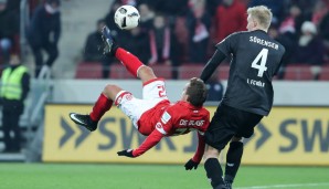 FSV MAINZ 05 - 1. FC KÖLN 0:0: Spielt Klaus Fischer wieder? Nein, das ist Pablo De Blasis, der seine Artistik unter Beweis stellt. Nur getroffen hat der Argentinier nicht